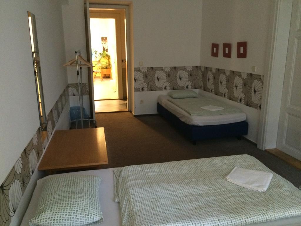 Charles Square Hostel Praag Buitenkant foto