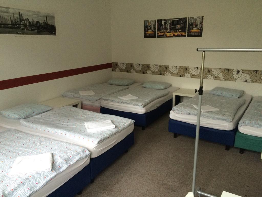 Charles Square Hostel Praag Kamer foto