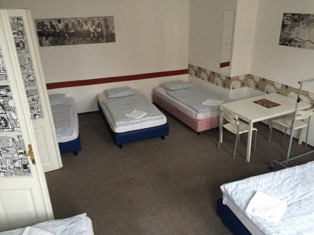 Charles Square Hostel Praag Kamer foto