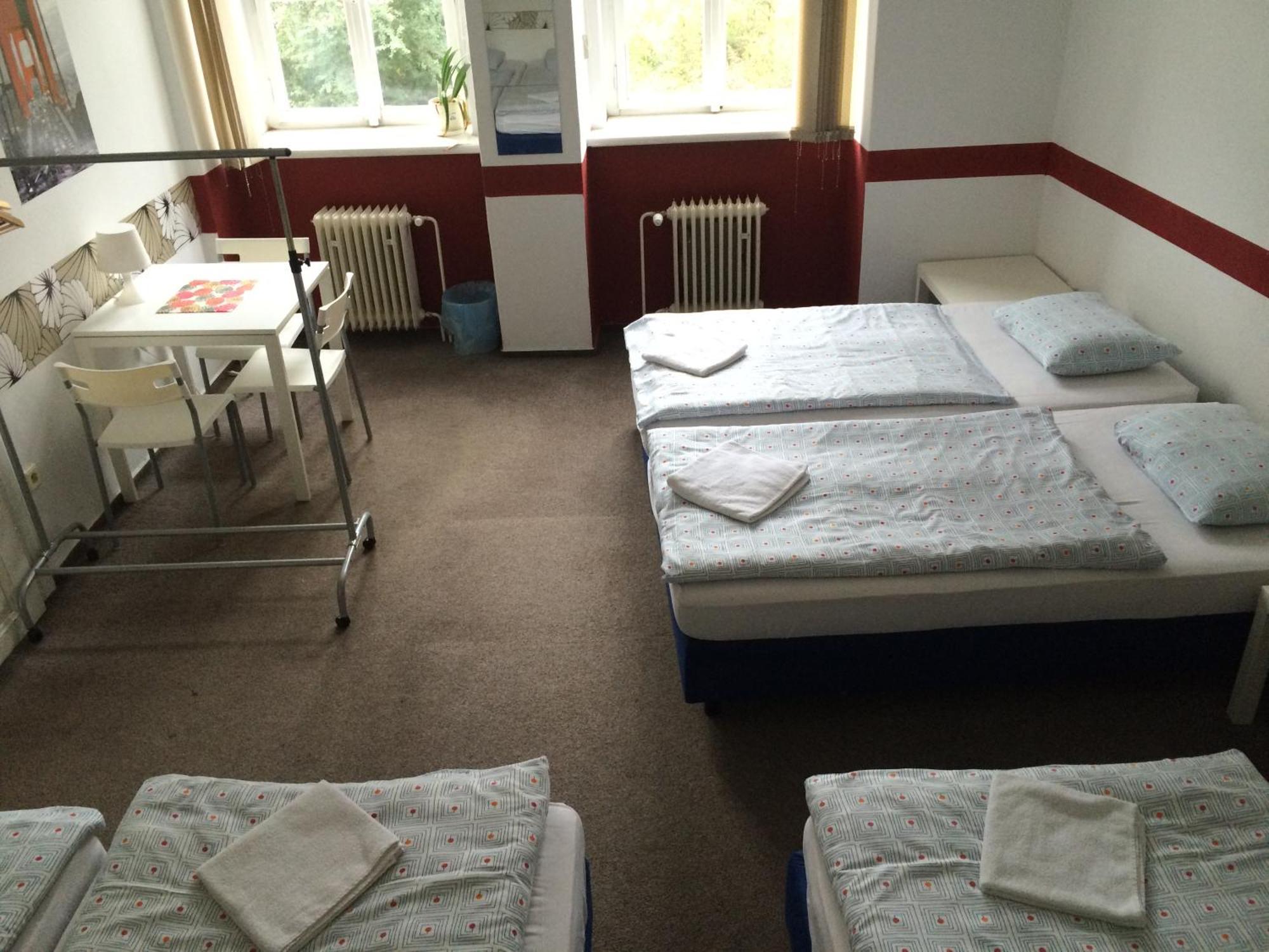 Charles Square Hostel Praag Kamer foto