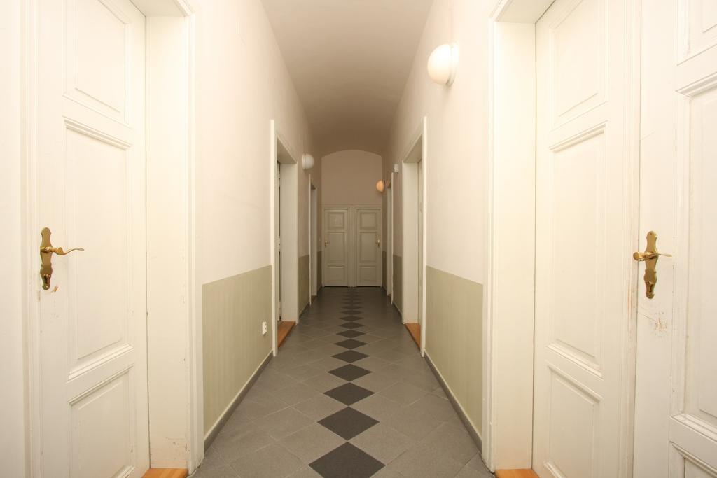 Charles Square Hostel Praag Buitenkant foto